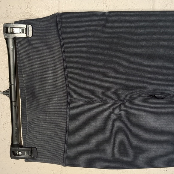 Aerie Offline Seamless Ribbed Waffle Knit Cropped Leggings Size Medium - Picture 3 of 5